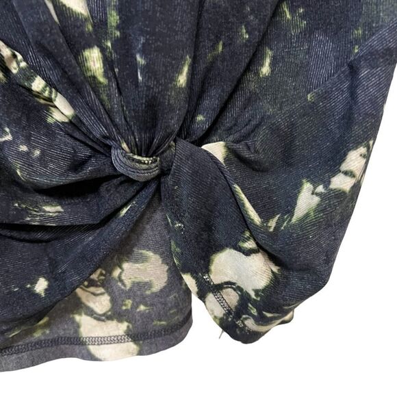 😊 3/$30 Vera Wang Simply Vera line Long sleeve top Front knot/flowy fabric Sz M - Picture 2 of 13